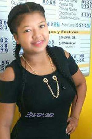 176818 - Isaura Idade: 27 - Colômbia