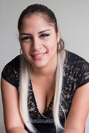 181687 - Andrea Idade: 26 - Peru