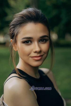 211698 - Mariia Idade: 31 - Ucrânia