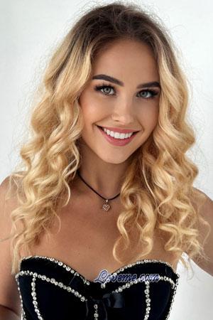 217424 - Irina Idade: 24 - Ucrânia