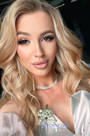 222421 - Yuliia Idade: 26 - Ucrânia