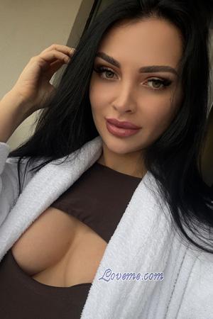 222928 - Yuliia Idade: 28 - Ucrânia