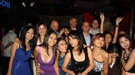 Mulheres asiáticas estão esperando para conhecê-lo !!